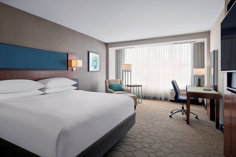 Bedroom 4, Delta Hotels by Marriott Milwaukee Northwest, Waukesha