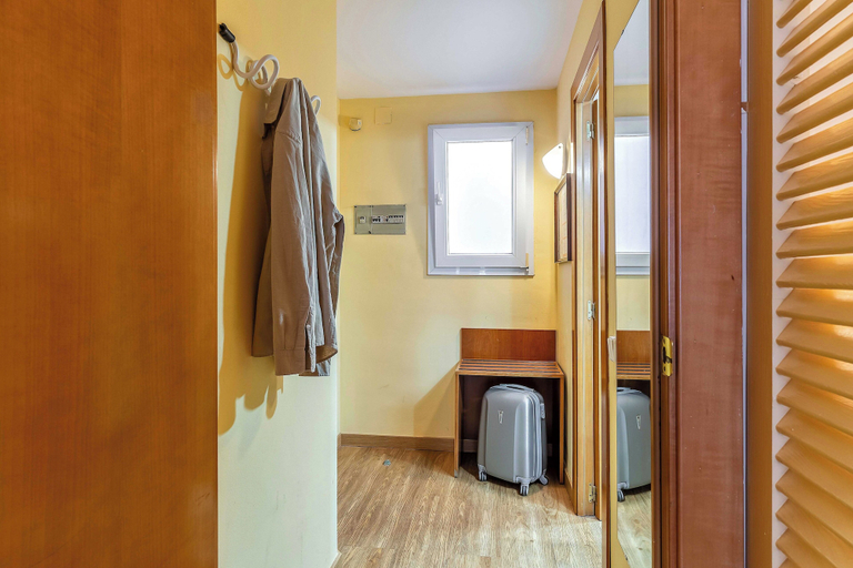 Bathroom 5, Aparthotel Bertran, Barcelona