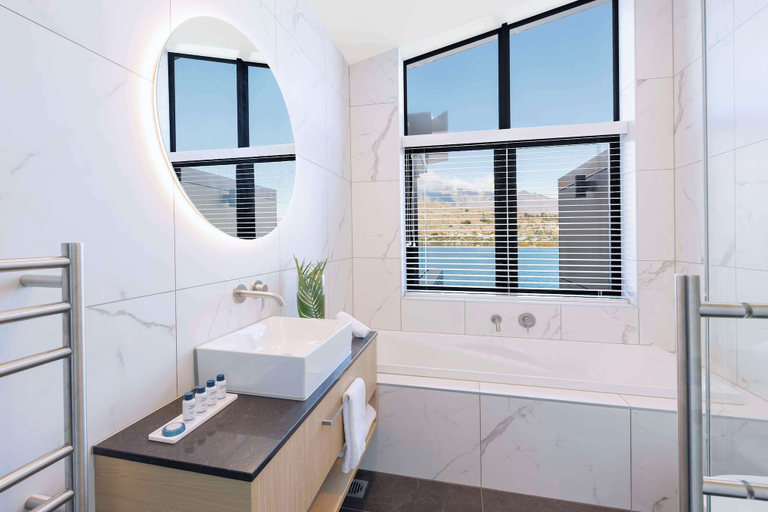 Bathroom 10