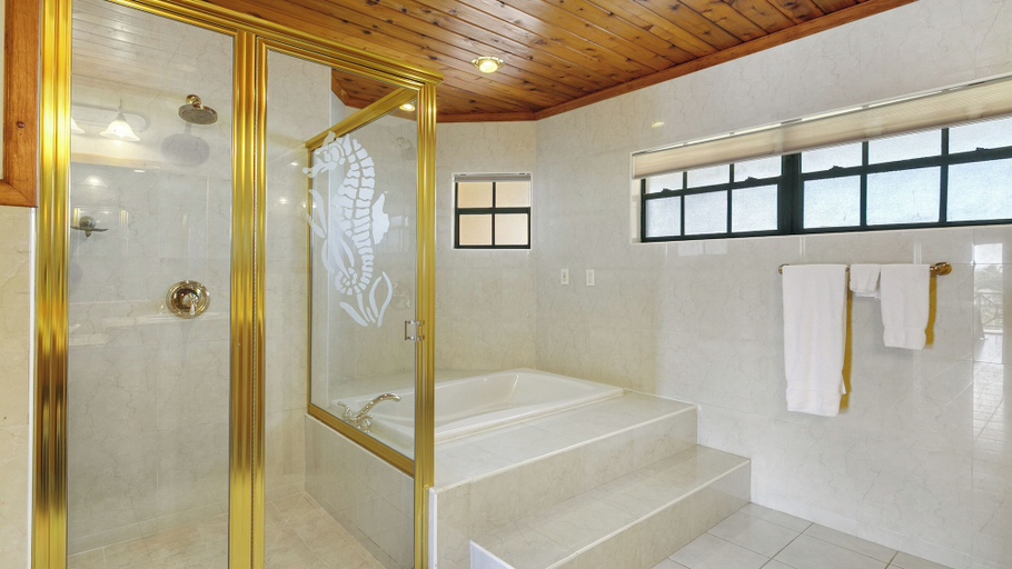 Bathroom 4, Paradise Cove Resort
