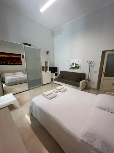 2, Bross apartament, Salerno
