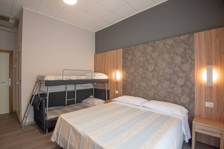 Bedroom 3, Hotel Madison, Rimini