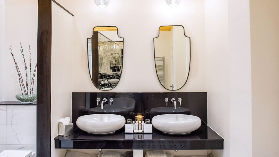 Bathroom 4, The Maids Head Hotel, Norfolk
