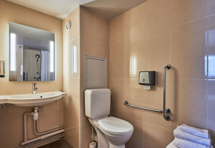 Bathroom 4, B&B HOTEL CAEN Sud, Calvados