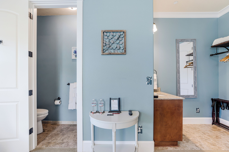 Bathroom 4, La Bastide Bed & Breakfast, Yamhill