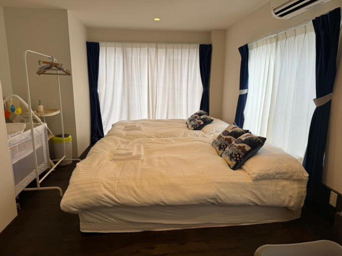 Bedroom 2, -ON SALE- Thunder Hotel -雷門サンダーホテル- 浅草駅から徒歩5分 ベビー用品付き ファミリーも歓迎 大人8名もOK!!, Taitō