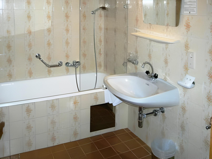 Bathroom 9