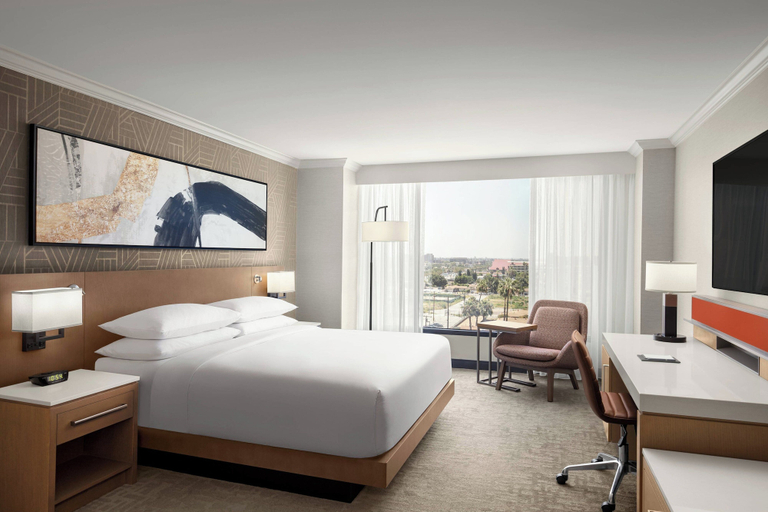 Bedroom 3, Delta Hotels by Marriott Anaheim Garden Grove, Orange