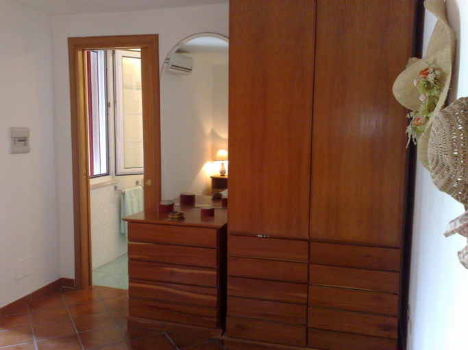 Others 4, Casa Sirina, Latina