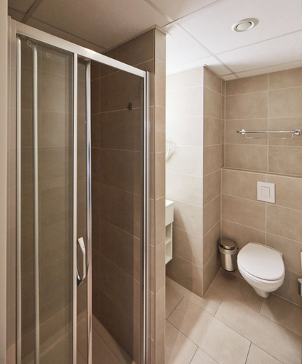 Bathroom 3, Holiday Suites Zeebrugge, West-Vlaanderen