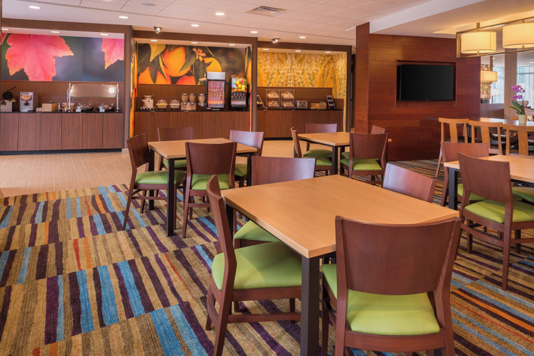 Food & Drinks 5, Fairfield Inn & Suites by Marriott Huntington, Cabell