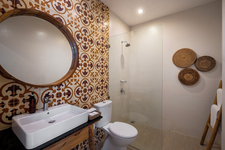 Bathroom 18
