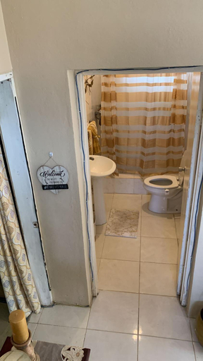 Bathroom 2, Cassy's Child's Cottage