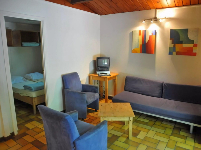 Others 4, Cozy, Wooden Chalet With a Microwave, Located in a Forest, Namur