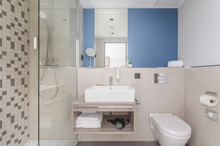 Bathroom 5, Candlewood Suites AUGSBURG by IHG, Augsburg
