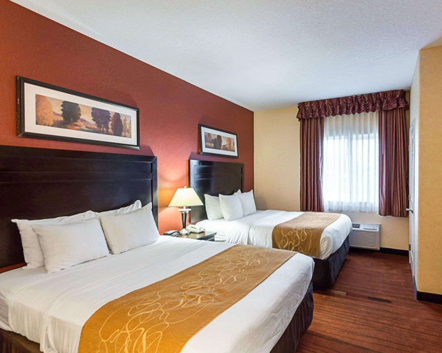 Bedroom 2, Comfort Suites Airport, Sedgwick