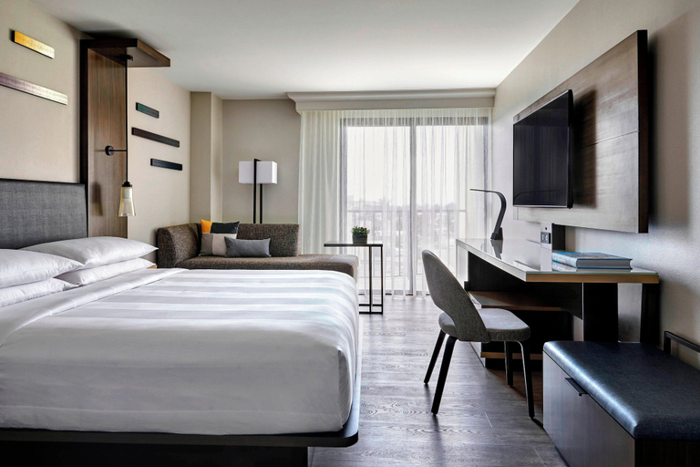 Bedroom 3, Anaheim Marriott Hotel, Orange