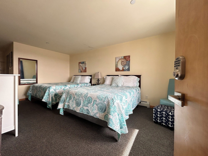 Bedroom 2, The Anchor Motel, Washington