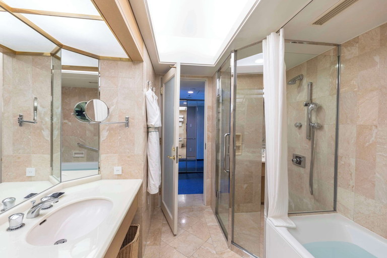 Bathroom 13