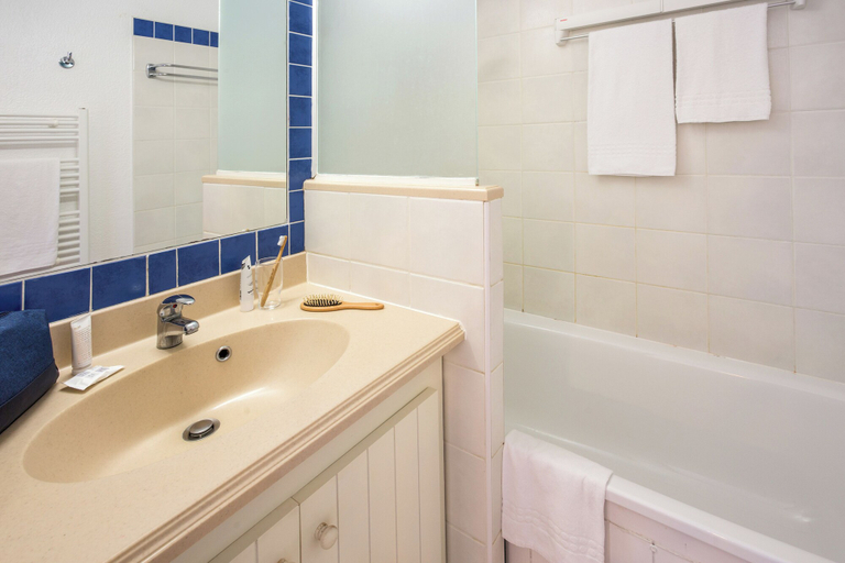 Bathroom 4, Pierre & Vacances Résidence Bleu Marine, Gironde