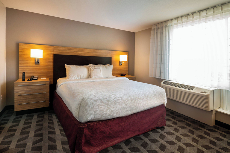 Bedroom 2, TownePlace Suites by Marriott Milwaukee Oak Creek, Milwaukee