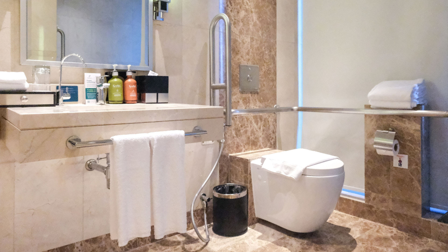 Bathroom 16