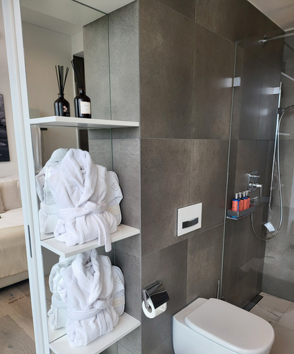 Bathroom 4