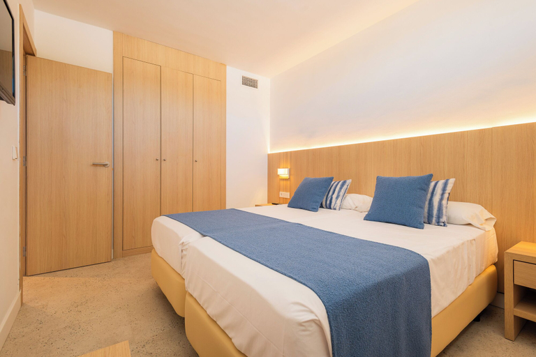 Bedroom 2, A10 Sol de Alcudia Apartamentos, Baleares