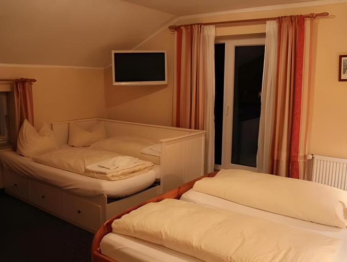 Bedroom 18