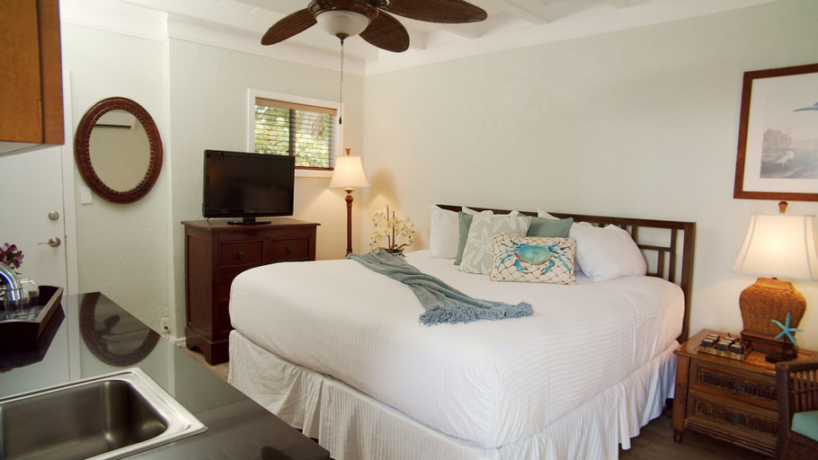 Bedroom 2, Coconut Palm Inn, Monroe