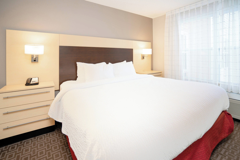 Bedroom 2, TownePlace Suites by Marriott Rochester, Olmsted