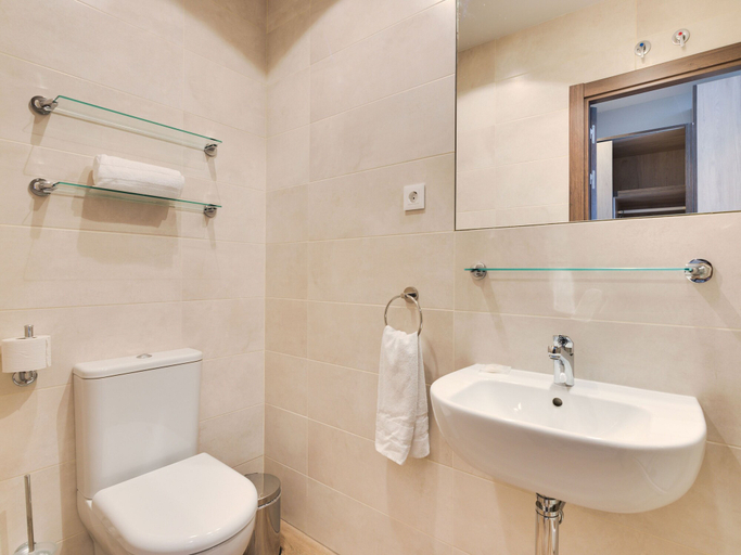 Bathroom 5, Livensa Living Studios Malaga Feria, Málaga