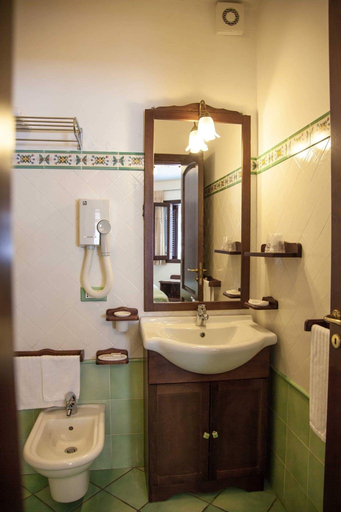Bathroom 5, B&B ALTA MAREA LIPARI, Messina