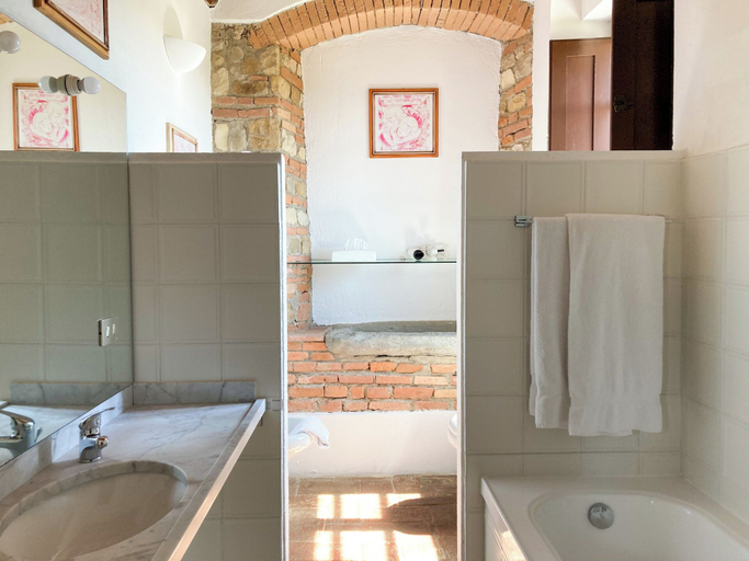 Bathroom 4, Fattoria la Loggia, Florence