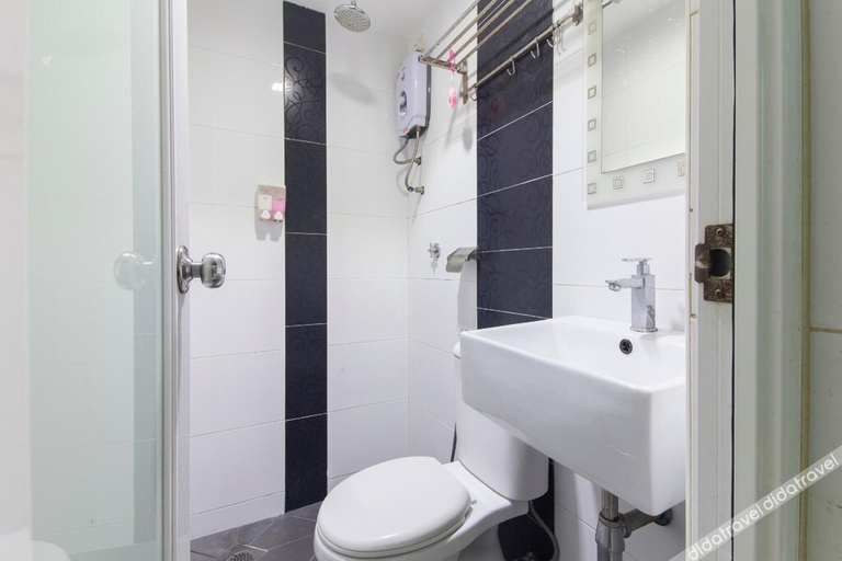 Bathroom 4, OYO 90296 Red Orange Hotel Port Klang, Klang