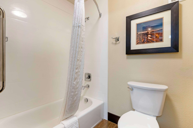 Bathroom 4, Best Western Columbia River Waterfront Hotel Astoria, Clatsop