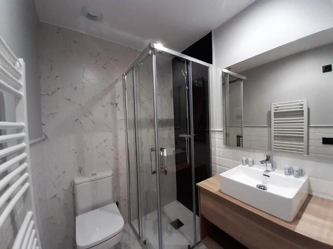 Bathroom 3, Apartamentos Celestina by gaiarooms, Salamanca