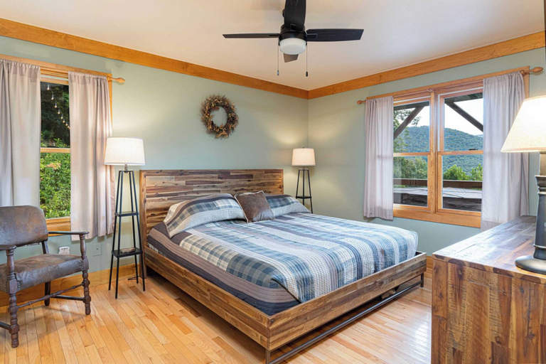 Bedroom 5, Among the Clouds by Avantstay Views + Hot Tub, Buncombe