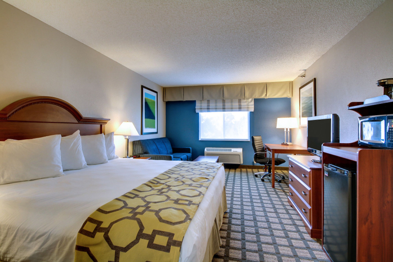 Bedroom 3, Galesburg Inn and Suites, Knox