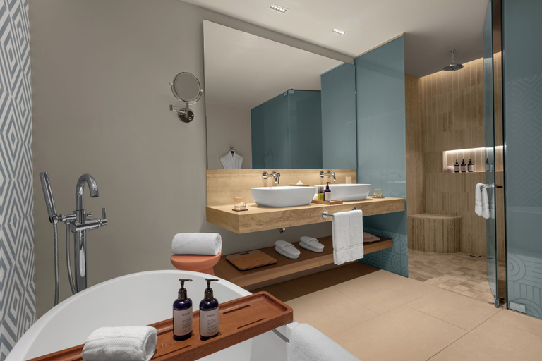 Bathroom 4, Hilton Cancun Mar Caribe All-Inclusive Resort, Benito Juárez