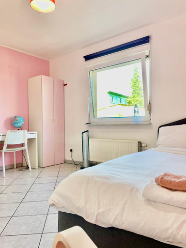 Large Room in Schuttrange Free Parking 10mins to Airport Excellent Customer Services, Luxembourg