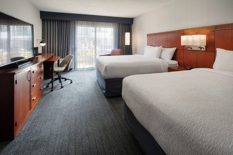 Bedroom 4, Courtyard by Marriott Fresno, Fresno