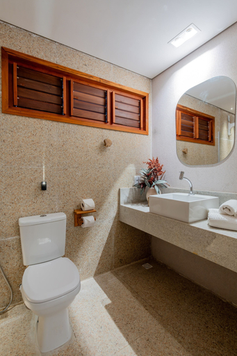 Bathroom 4, Dayo Hotel, Trairi