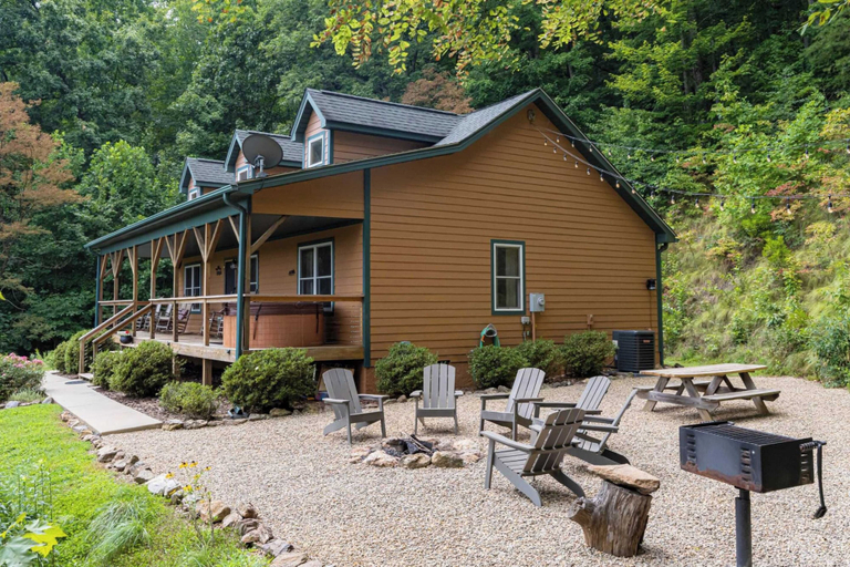 Exterior & Views 2, Among the Clouds by Avantstay Views + Hot Tub, Buncombe