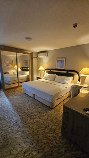 Bedroom 2, Sever Suites Hotel, Antalya