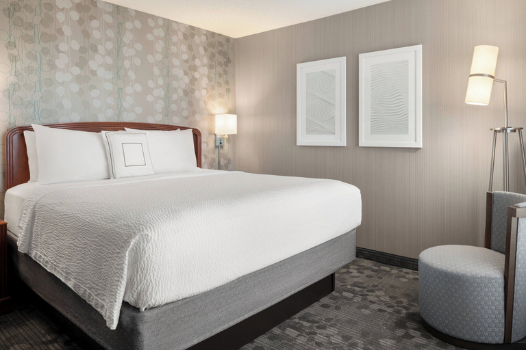 Bedroom 3, Courtyard by Marriott Chicago Bloomingdale, Dupage