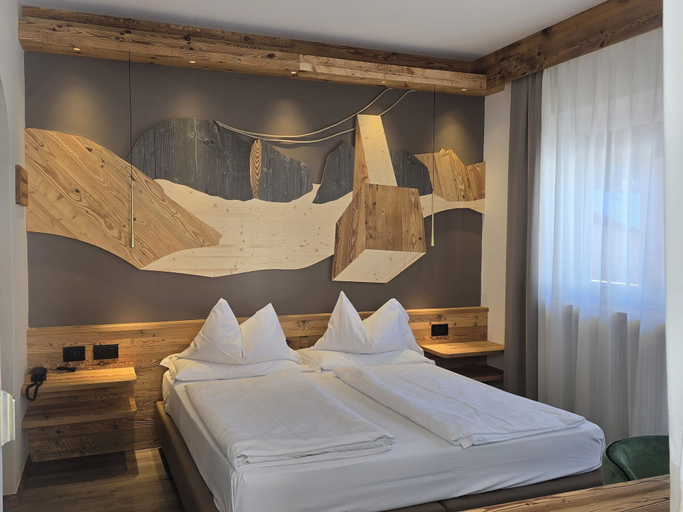 Bedroom 3, Hotel Azola, Trento