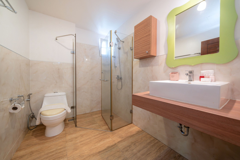 Bathroom, Karon ButterFly Apartment E107 for 3, Pulau Phuket