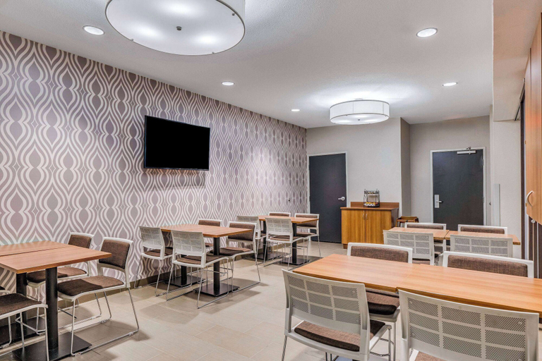 Food & Drinks 5, Microtel Inn & Suites by Wyndham Sweetwater, Nolan