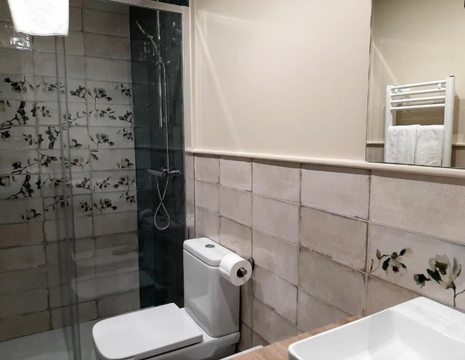 Bathroom 3, Apartamentos Celestina by gaiarooms, Salamanca